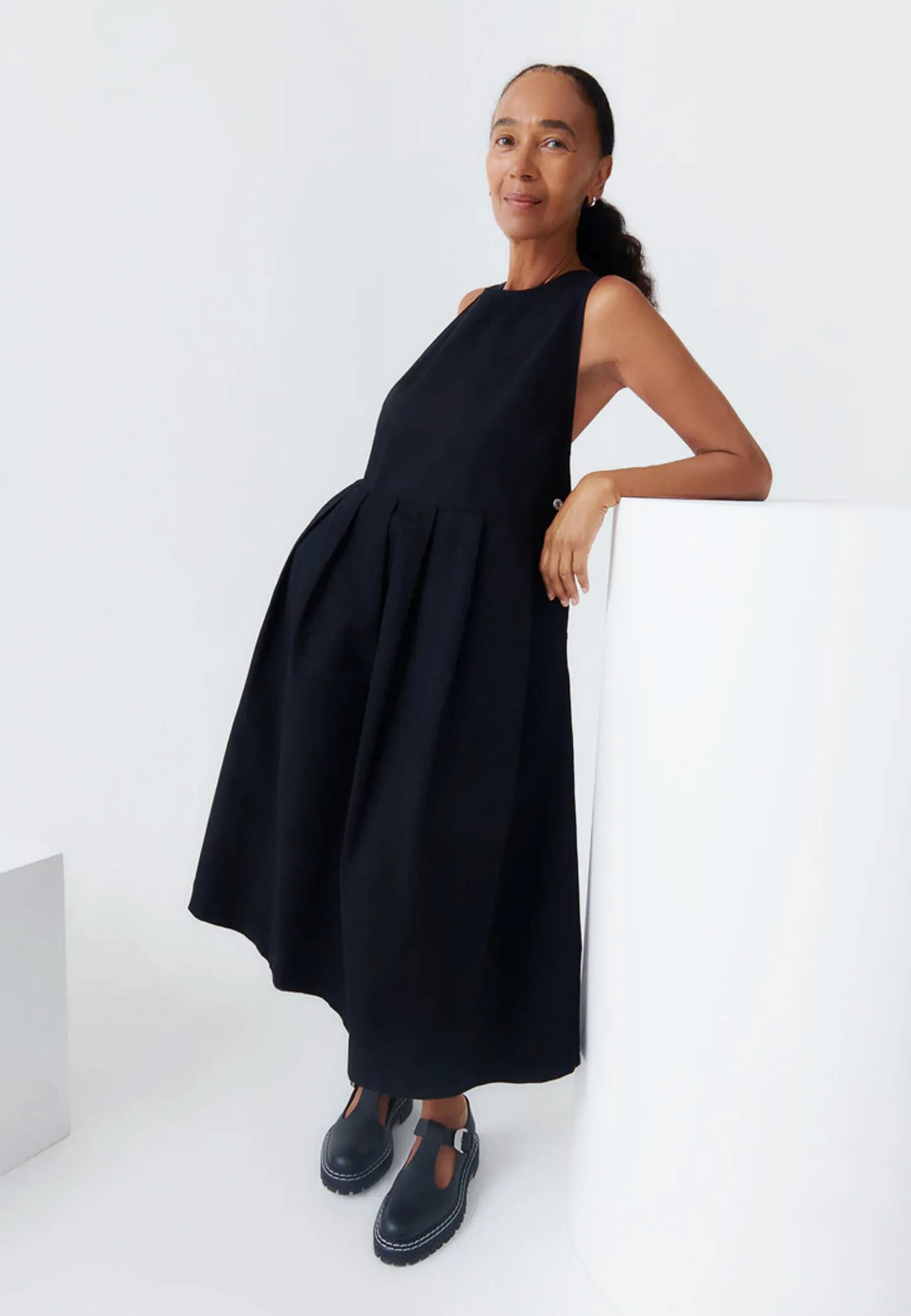 Apron Dress - black