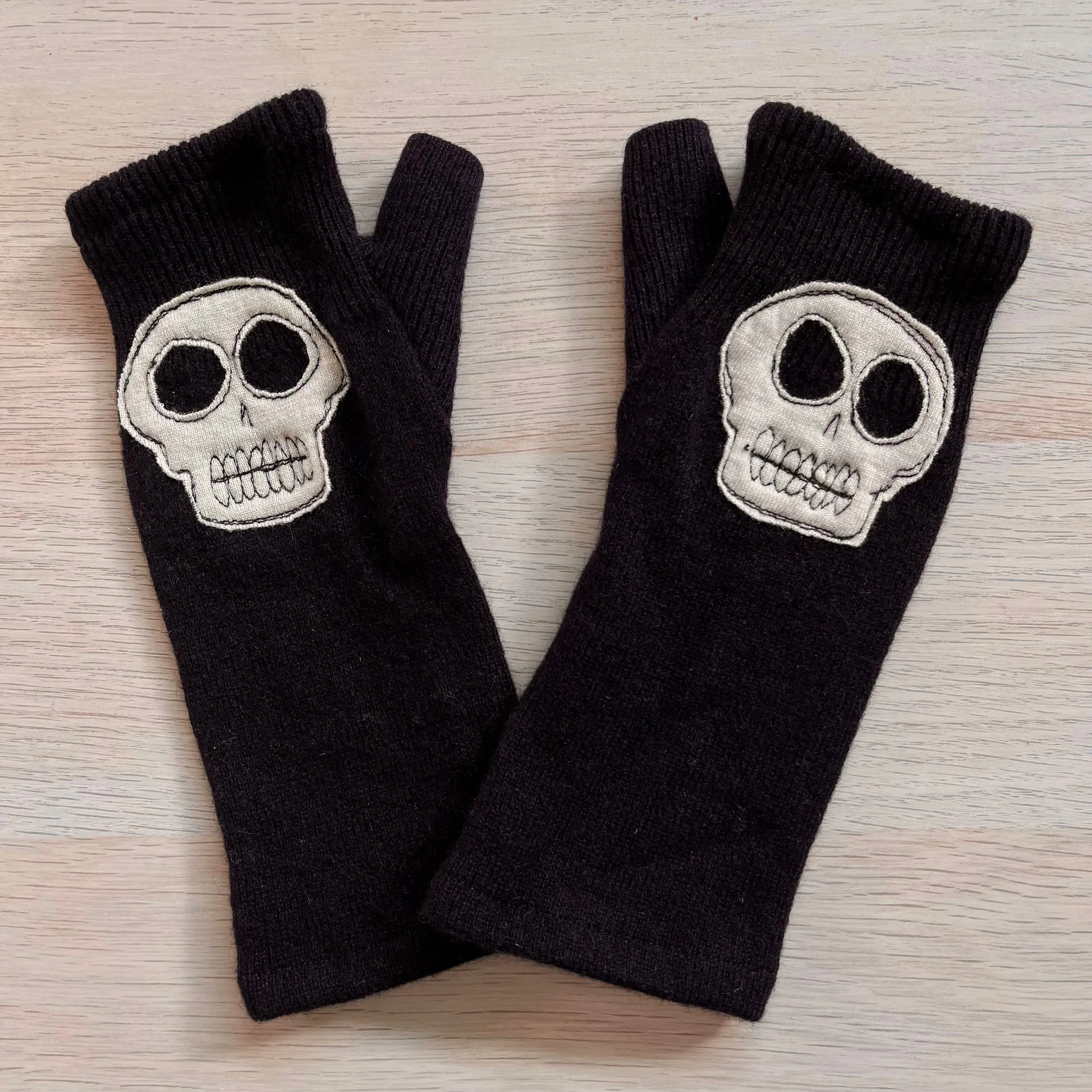 Fingerless Cashmere Gloves "Skull"