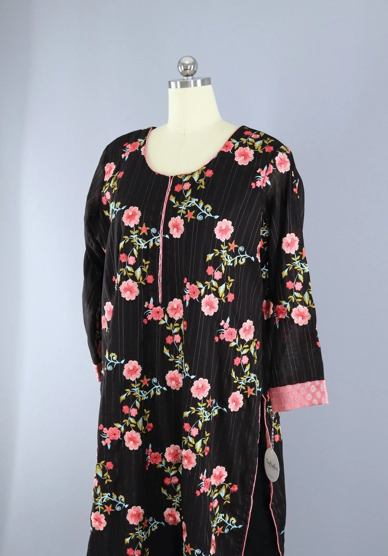 Vintage 1970s 1980s Kurta Indian Cotton Dress / Black & Pink Floral Embroidery